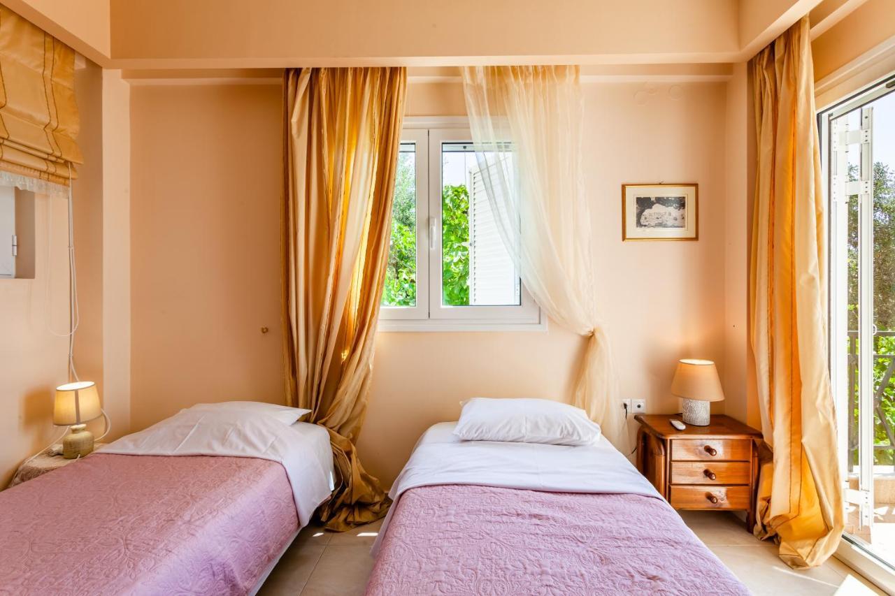 Verga Majestic Sunsets - Elegant & Secluded Retreat Kalamata Exterior photo